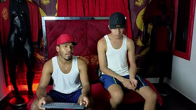 Snapshot of Venezuelan_threesome chatting on September 2025 11:49:02 PM Venezuelan threesome online show from September 2025 11:49:02 PM