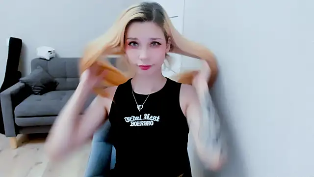 Kitten Alissa online show from September 2025 08:08:02 PM