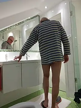 Oldmenhot66 online show from April 2026 04:57:01 AM