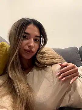 ItalianGirl online show from October 2025 07:56:01 PM