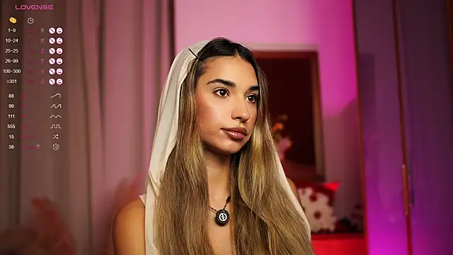 ItalianGirl online show from October 2025 06:52:02 PM