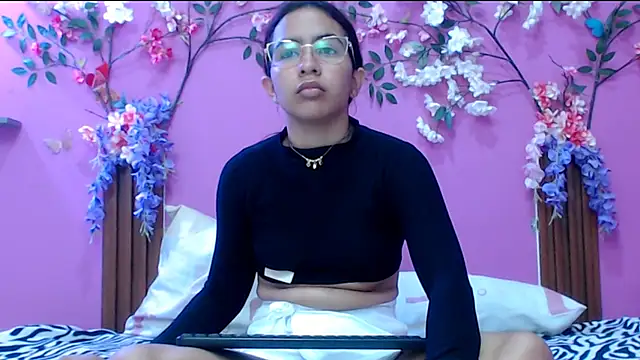 skinnysofia18 online show from January 2026 01:26:02 PM