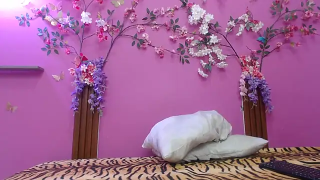 skinnysofia18 online show from February 2026 01:27:02 PM