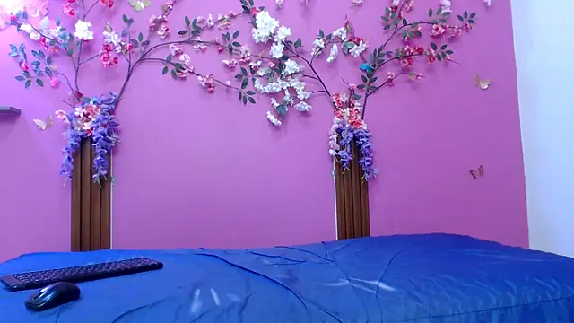 skinnysofia18 online show from February 2026 01:22:01 PM