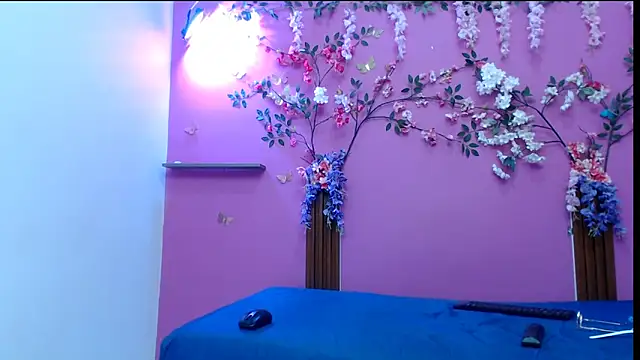 skinnysofia18 online show from March 2026 01:29:02 PM