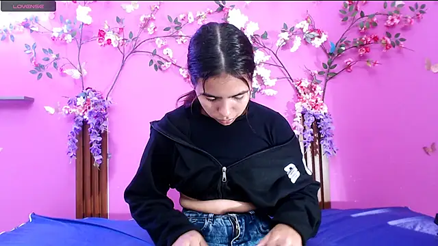 skinnysofia18 online show from July 2026 02:01:01 PM