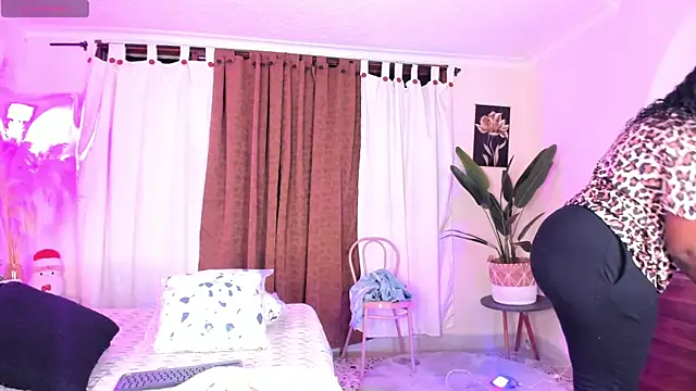 Snapshot of ViolettGomez_93 chatting on May 2026 01:32:02 AM ViolettGomez 93 online show from May 2026 01:32:02 AM