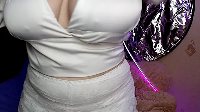 MillyBoo0 online show from December 2025 05:22:02 PM