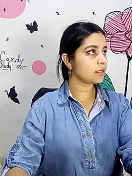 Snapshot of ValerieLove_ chatting on October 2025 07:47:01 PM ValerieLove online show from October 2025 07:47:01 PM