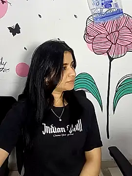 Snapshot of ValerieLove_ chatting on October 2025 07:42:01 AM ValerieLove online show from October 2025 07:42:01 AM