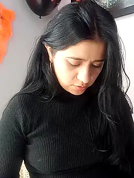 Snapshot of ValerieLove_ chatting on October 2025 07:37:02 PM ValerieLove online show from October 2025 07:37:02 PM