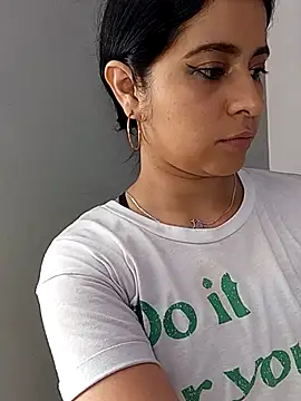 Snapshot of ValerieLove_ chatting on November 2025 07:27:02 PM ValerieLove online show from November 2025 07:27:02 PM