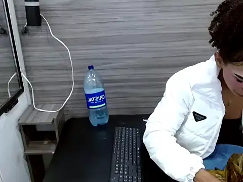 Penelopee Rouse online show from December 2025 07:52:02 PM