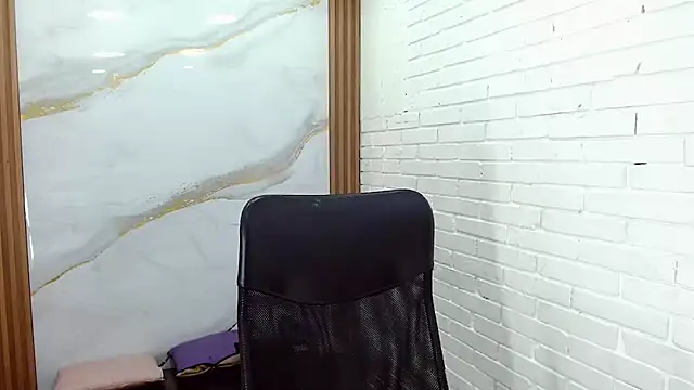 Penelopee Rouse online show from December 2025 07:29:02 PM