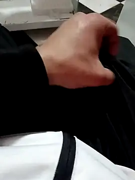 anis3g4 online show from December 2025 10:48:01 PM