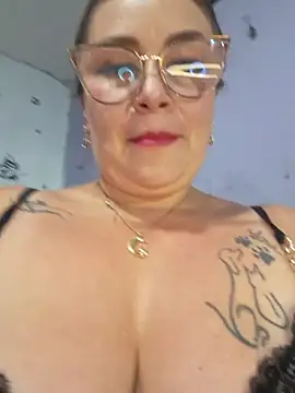 Snapshot of anythompsom chatting on October 2025 03:58:02 PM anythompsom online show from October 2025 03:58:02 PM