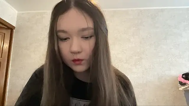 Snapshot of Pikmigirl18 chatting on September 2025 01:33:01 PM Pikmigirl18 online show from September 2025 01:33:01 PM