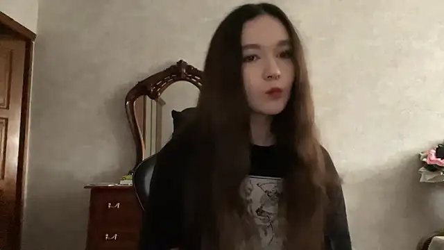 Snapshot of Pikmigirl18 chatting on September 2025 11:43:01 AM Pikmigirl18 online show from September 2025 11:43:01 AM