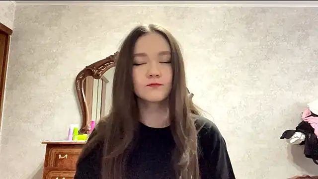 Snapshot of Pikmigirl18 chatting on September 2025 01:14:02 PM Pikmigirl18 online show from September 2025 01:14:02 PM