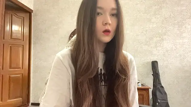 Snapshot of Pikmigirl18 chatting on October 2025 09:17:02 AM Pikmigirl18 online show from October 2025 09:17:02 AM