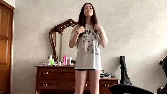 Snapshot of Pikmigirl18 chatting on October 2025 09:30:02 AM Pikmigirl18 online show from October 2025 09:30:02 AM