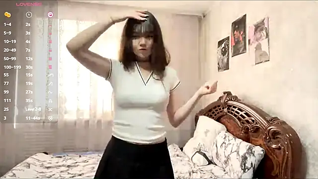 Snapshot of Pikmigirl18 chatting on October 2025 07:36:03 AM Pikmigirl18 online show from October 2025 07:36:03 AM