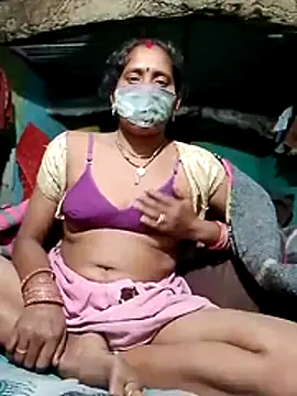 CUTE-004 online show from November 2025 06:10:02 PM