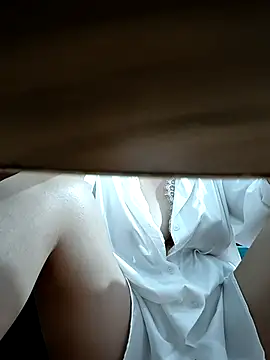 Yui-Linh online show from September 2025 01:18:01 AM