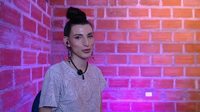 Moira-Hot online show from February 2026 10:22:01 PM