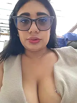 Snapshot of Monse--145 chatting on September 2025 08:21:02 PM Monse--145 online show from September 2025 08:21:02 PM