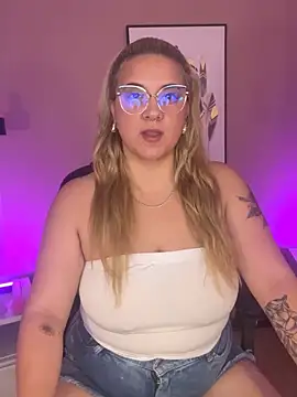 hollie joliie online show from September 2025 11:58:01 AM