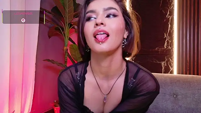 Snapshot of La_Diabla_111_ chatting on October 2025 08:18:01 PM La Diabla 111 online show from October 2025 08:18:01 PM