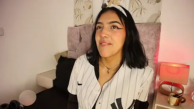 Dulce Bella  online show from February 2026 03:48:02 AM