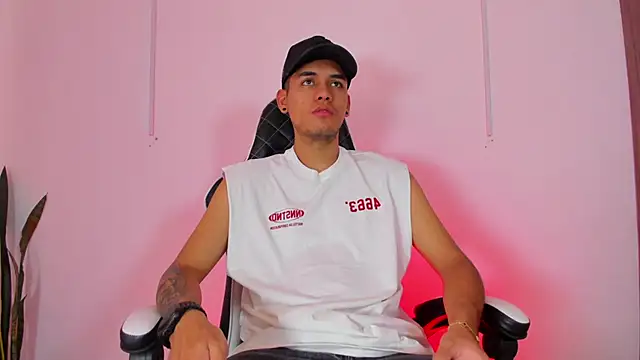 Nickyblazze  online show from September 2025 03:49:02 PM