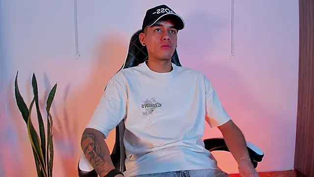 Nickyblazze  online show from October 2025 12:46:01 PM