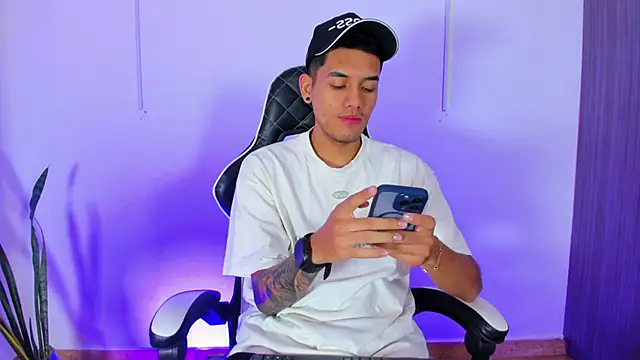 Nickyblazze  online show from October 2025 12:05:01 PM