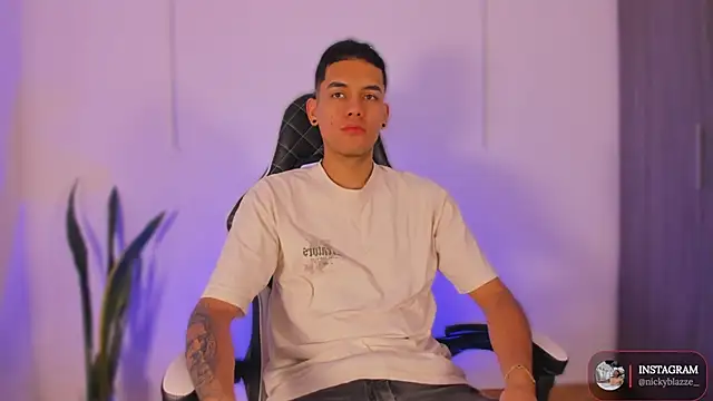 Nickyblazze  online show from October 2025 12:52:02 PM