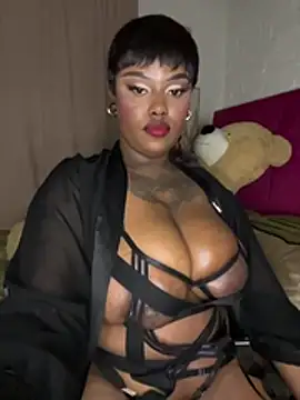 Snapshot of QUEEN_NOBUHLE_777 chatting on June 2026 12:17:01 AM QUEEN NOBUHLE 777 online show from June 2026 12:17:01 AM