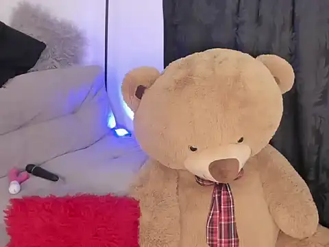 Elyross1  online show from October 2025 09:36:01 PM