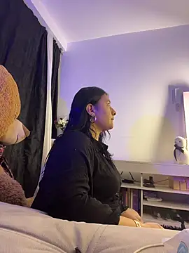 Elyross1  online show from October 2025 11:23:01 PM