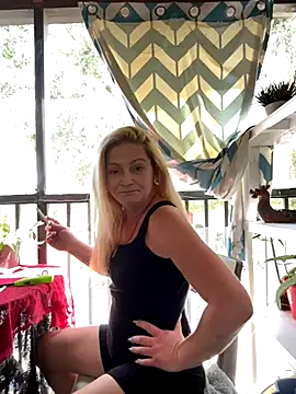 Snapshot of Goldenndoll chatting on October 2025 05:00:01 PM Goldenndoll online show from October 2025 05:00:01 PM