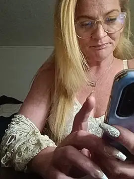 Goldenndoll online show from May 2026 09:49:02 PM