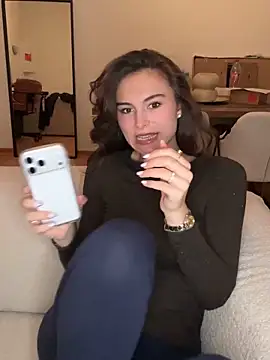 SophiiaStarr online show from November 2025 04:50:01 PM