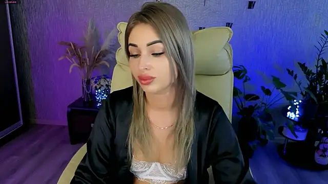 Snapshot of NikkiiStill chatting on June 2026 07:35:02 AM NikkiiStill online show from June 2026 07:35:02 AM