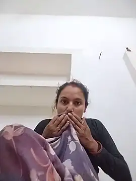 Snapshot of Sonam_shinde chatting on June 2026 08:13:02 PM Sonam shinde online show from June 2026 08:13:02 PM