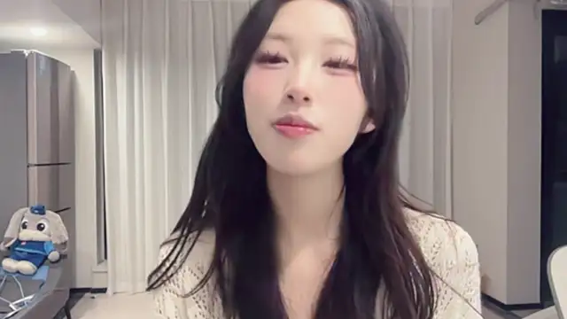 Snapshot of ZhaoZhao-ZM chatting on September 2025 02:06:01 PM ZhaoZhao-ZM online show from September 2025 02:06:01 PM