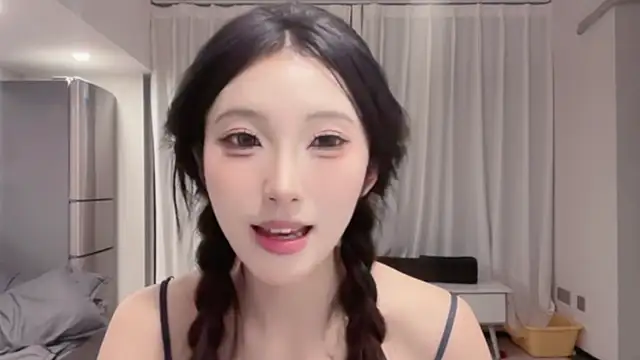 Snapshot of ZhaoZhao-ZM chatting on September 2025 01:04:01 PM ZhaoZhao-ZM online show from September 2025 01:04:01 PM