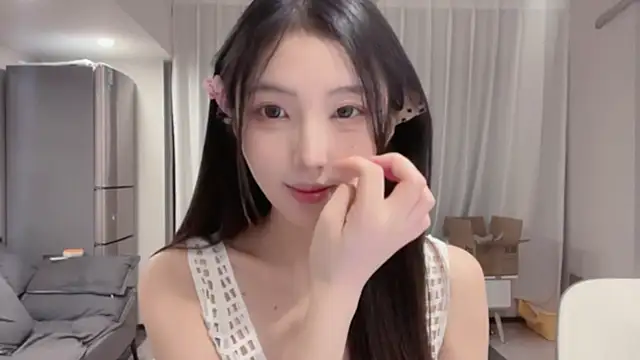 Snapshot of ZhaoZhao-ZM chatting on October 2025 12:14:02 PM ZhaoZhao-ZM online show from October 2025 12:14:02 PM