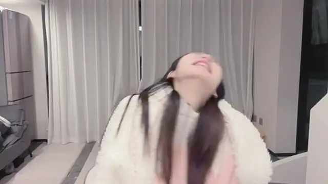 Snapshot of ZhaoZhao-ZM chatting on November 2025 01:43:02 PM ZhaoZhao-ZM online show from November 2025 01:43:02 PM