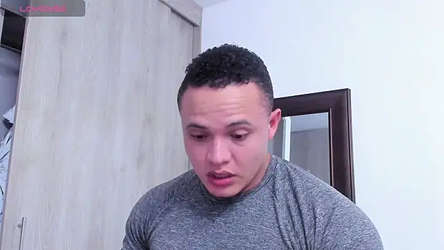 KingLevi01 online show from November 2025 09:59:02 PM